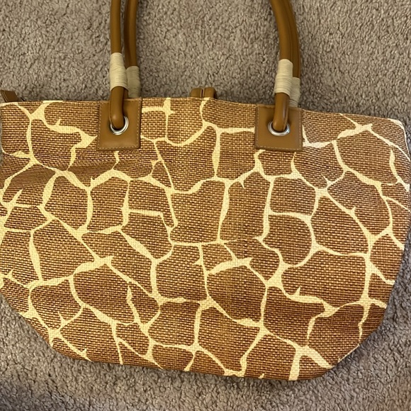 LIKE NEW FORTUNA VALENTINO STRAW TOTE - Picture 4 of 13